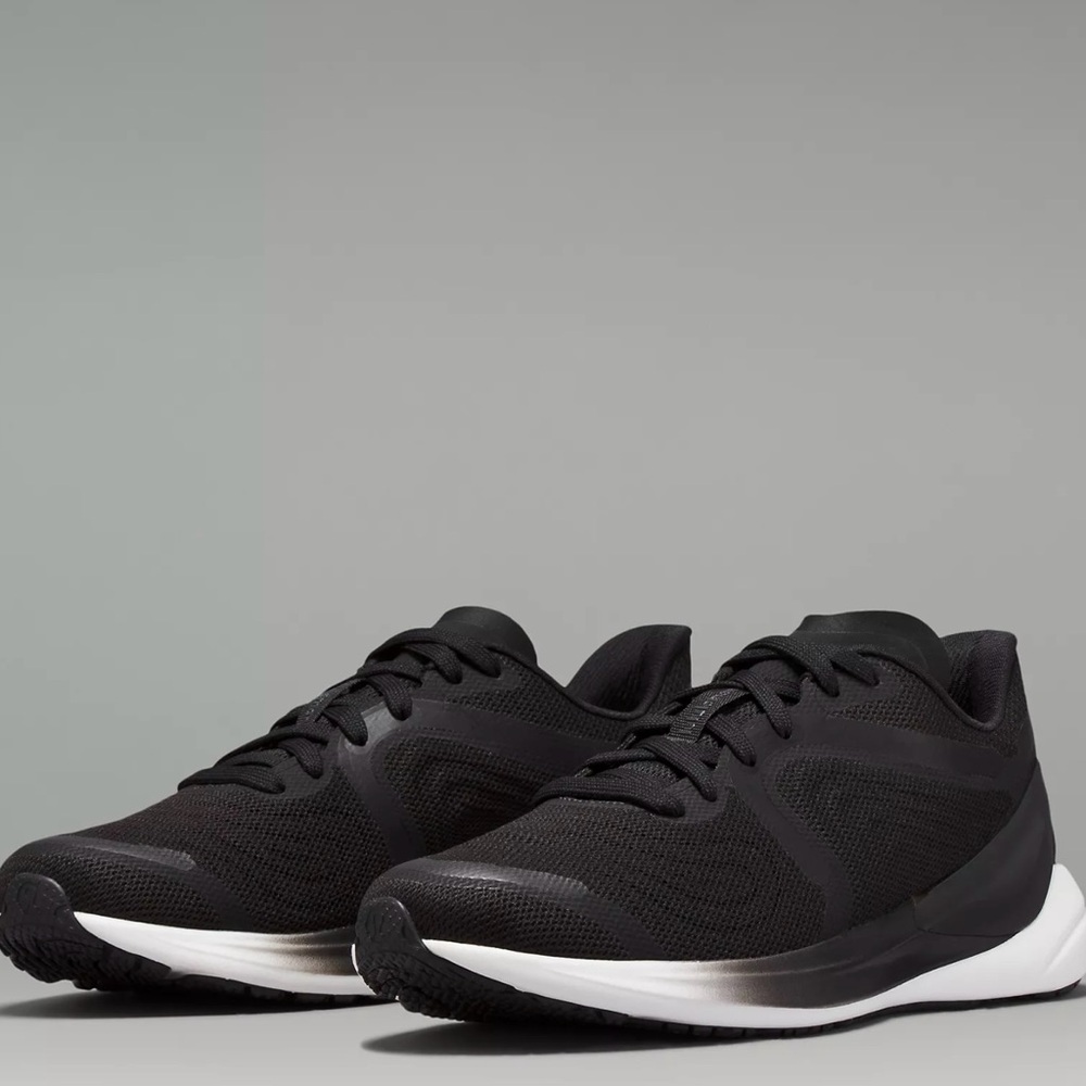 NWT. lululemon black Athletic running Shoes/Blissfeel run 2. Size 7W